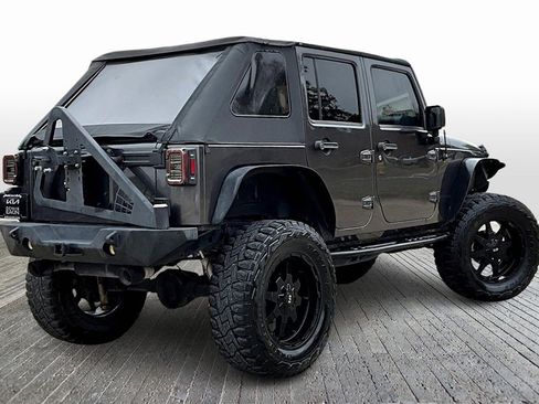 Used 2016 Jeep Wrangler Unlimited Sahara image 2