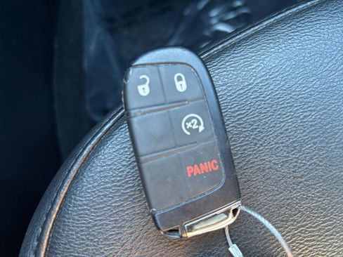 Used 2025 Jeep Compass Limited image 22