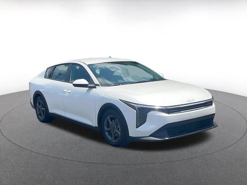 Used 2025 Kia K4 FWD image 3