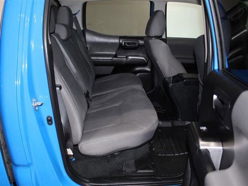 Used 2020 Toyota Tacoma SR5 AWD/4WD image 27