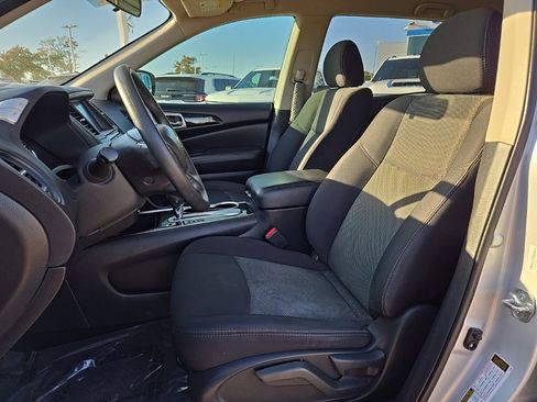 Used 2019 Nissan Pathfinder S image 10