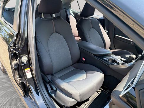 Used 2018 Toyota Camry LE FWD image 25