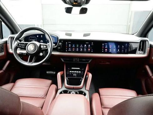 Certified 2024 Porsche Cayenne AWD/4WD image 19