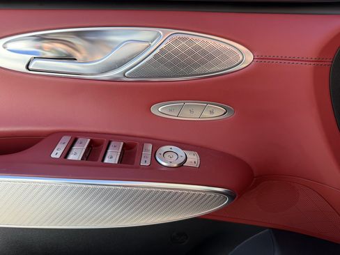 Used 2025 Genesis GV70 2.5T w/ Sport Prestige Package image 31