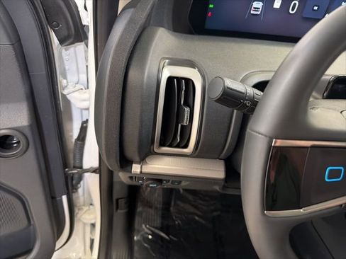 Used 2025 Ford Expedition Active image 14