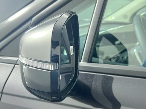 Certified 2025 Kia Carnival SX Prestige FWD image 12