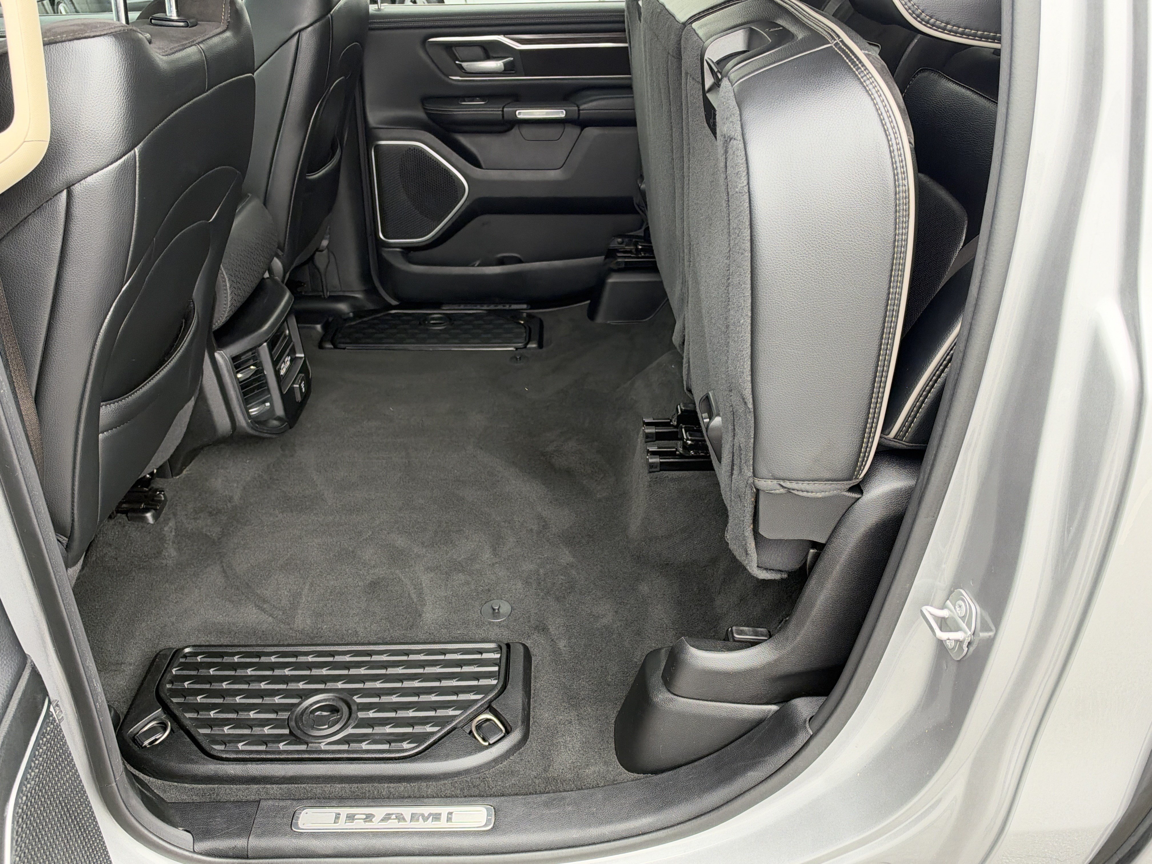 Used 2020 RAM 1500 Laramie AWD/4WD image 24