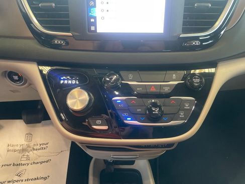 Used 2023 Chrysler Voyager LX FWD image 19