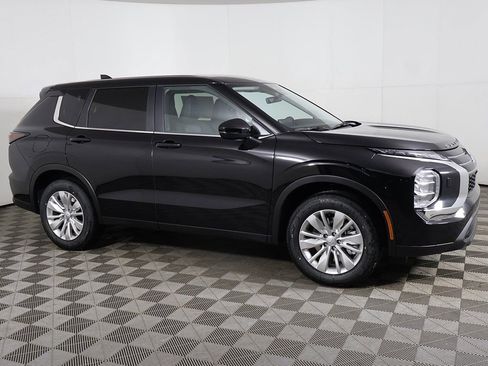 New 2026 Mitsubishi Outlander ES image 15