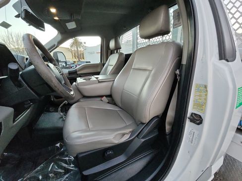 Used 2019 Ford F550 2D Standard Cab XL DRW image 13