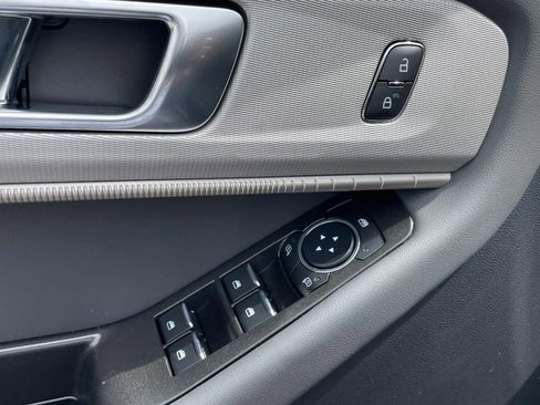 New 2025 Ford Explorer Active w/ Active Comfort Package image 16