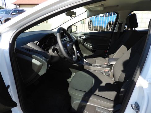 Used 2016 Ford Focus SE FWD image 13
