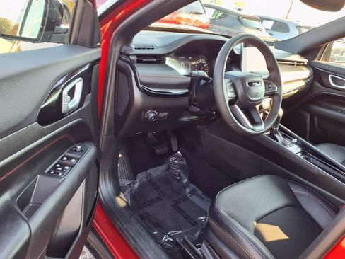 Used 2024 Jeep Compass Trailhawk image 9