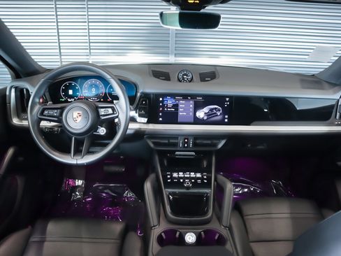 Certified 2025 Porsche Cayenne Coupe image 15