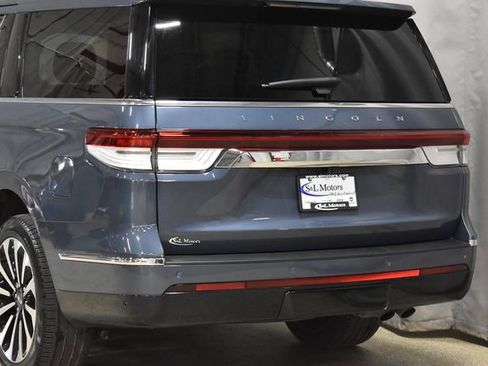 Used 2023 Lincoln Navigator L Reserve w/ Equipment Group 201A image 9