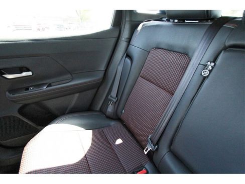 New 2025 Nissan Kicks SR image 11