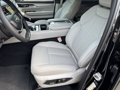 New 2026 Jeep Grand Wagoneer L Limited AWD/4WD image 9
