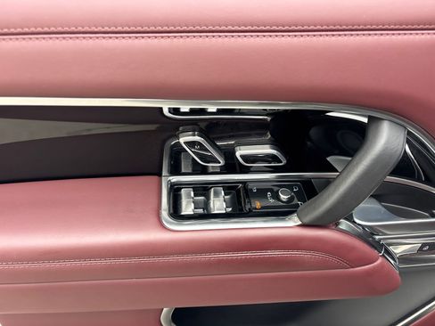 Used 2025 Land Rover Range Rover SE AWD/4WD image 11