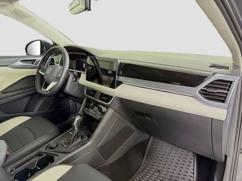 Used 2025 Volkswagen Taos SEL image 29