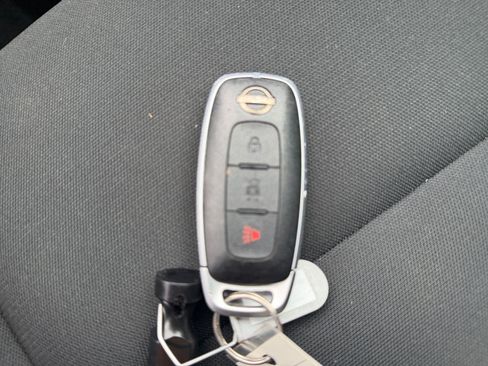 Used 2024 Nissan Rogue S AWD/4WD image 19