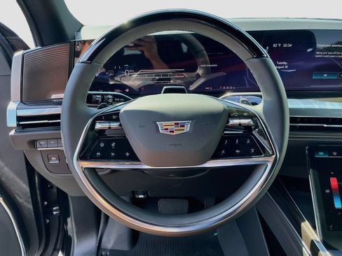 New 2026 Cadillac Escalade ESV Luxury w/ LPO, Radiant Package AWD/4WD image 17