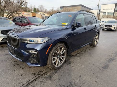 Used 2022 BMW X7 M50i image 1