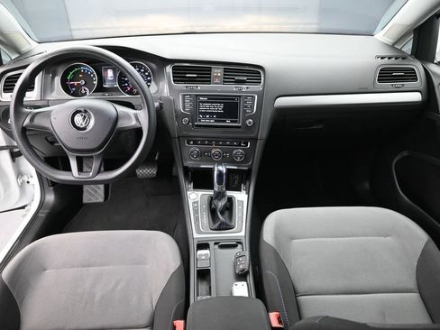 Used 2016 Volkswagen e-Golf SE w/ DC Fast Charging Package image 19