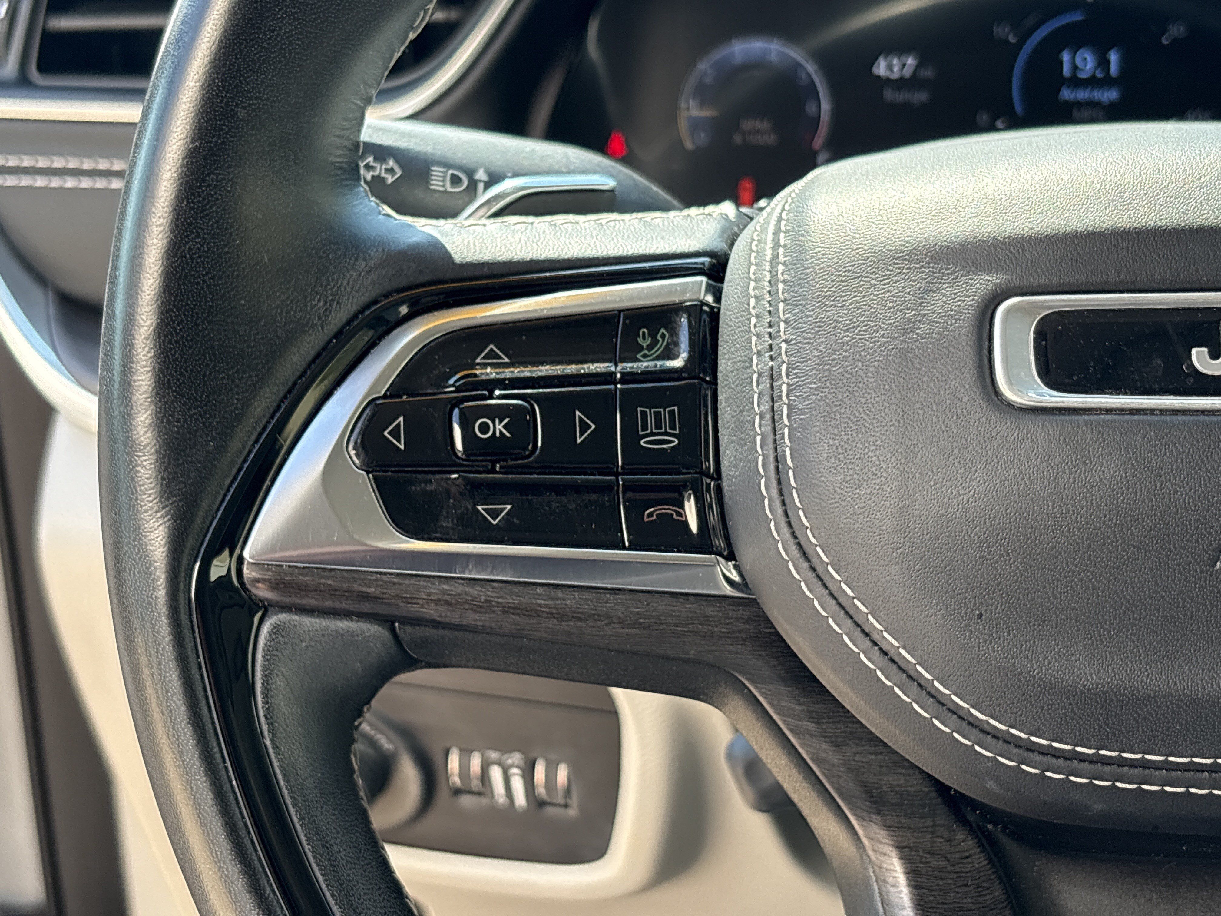 Used 2021 Jeep Grand Cherokee L Overland w/ Advanced Protech Group III AWD/4WD image 19