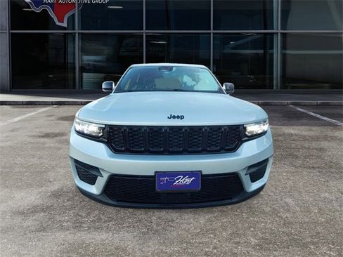 Used 2024 Jeep Grand Cherokee Altitude image 9