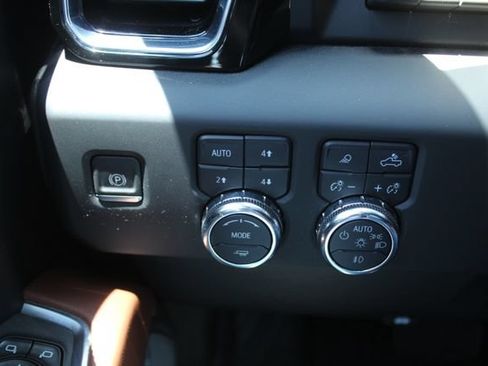 Used 2023 GMC Sierra 1500 Denali Ultimate AWD/4WD image 25