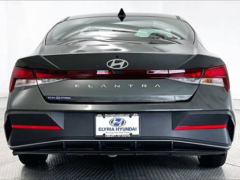 Certified 2024 Hyundai Elantra SE FWD image 4