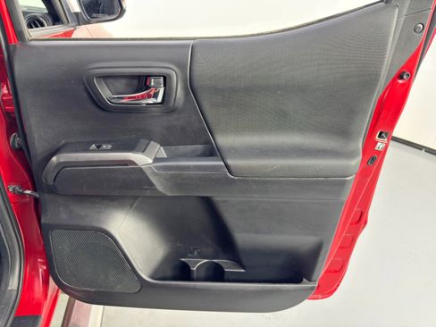 Used 2019 Toyota Tacoma TRD Sport w/ Technology Package image 39