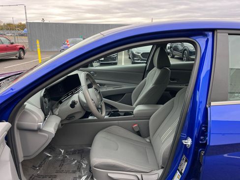 Used 2025 Hyundai Elantra SEL image 25