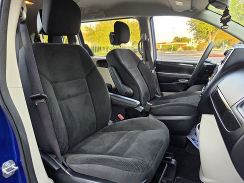Used 2019 Dodge Grand Caravan SE FWD image 15