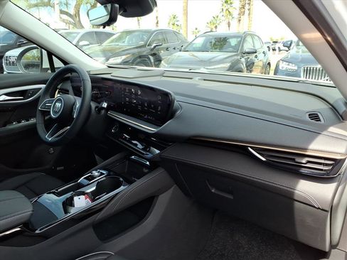 Certified 2025 Buick Envision Avenir image 11