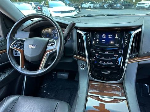 Used 2019 Cadillac Escalade 2WD image 16