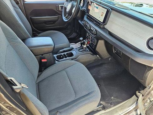 Used 2024 Jeep Gladiator Sport image 19