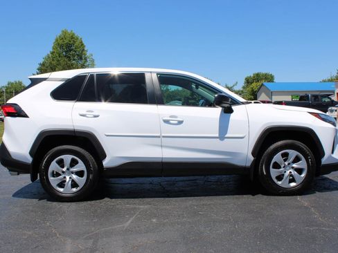 Used 2023 Toyota RAV4 LE AWD/4WD image 3