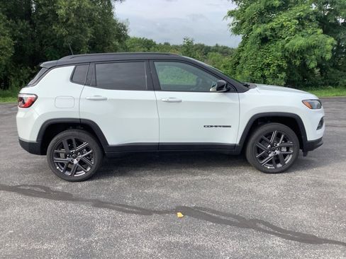 New 2025 Jeep Compass Limited w/ Sun & Sound Group image 3
