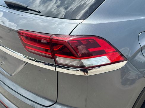 Certified 2023 Volkswagen Atlas Cross Sport SE FWD image 27