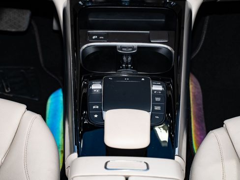 Used 2021 Mercedes-Benz GLA 250 w/ Premium Package image 25