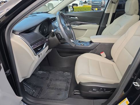 Certified 2021 Cadillac XT4 Luxury w/ Cold Weather Package image 22