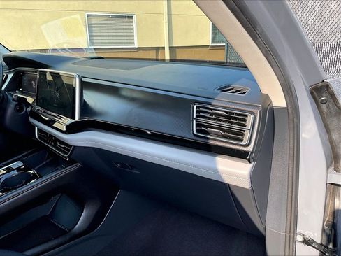 Used 2024 Volkswagen Atlas Peak Edition SE AWD/4WD image 13