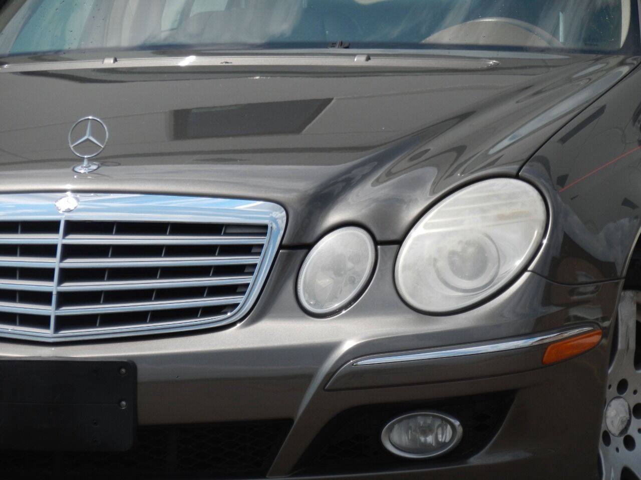 Used 2008 Mercedes-Benz E 350 4MATIC Sedan image 4