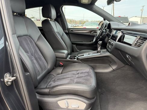 Used 2020 Porsche Macan image 24