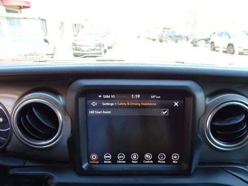 Used 2018 Jeep Wrangler Unlimited Sahara image 23