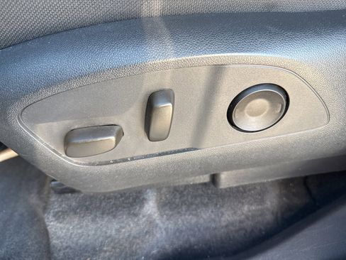 Used 2025 Chevrolet Traverse LT image 42