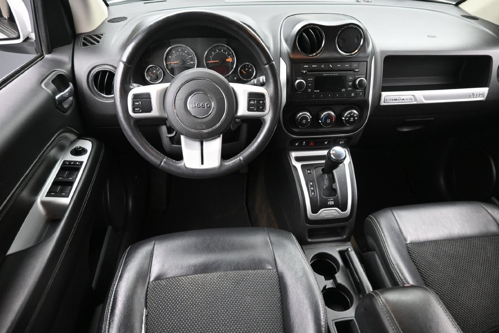 Used 2017 Jeep Compass Latitude FWD image 14