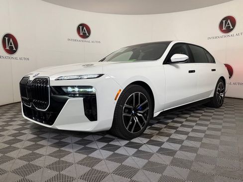 Used 2025 BMW 760i xDrive w/ Executive Package AWD/4WD image 3