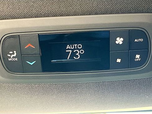 New 2025 Chrysler Pacifica Select image 38